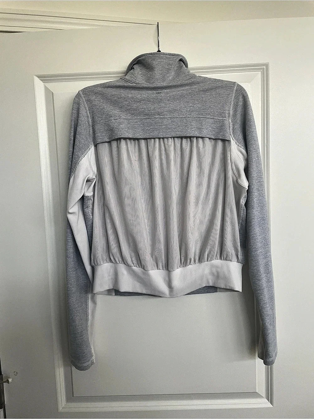 Lululemon Athletica Tadasana Grey White Mesh Jacket Size 10